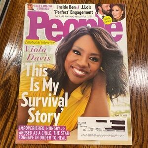 People Magazine - April 25 2022 - Viola Davis - Tiger Woods - Jennifer Lopez